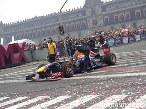 Los F1 de Infiniti Red Bull Racing hicieron vibrar el Zócalo de la CD de México