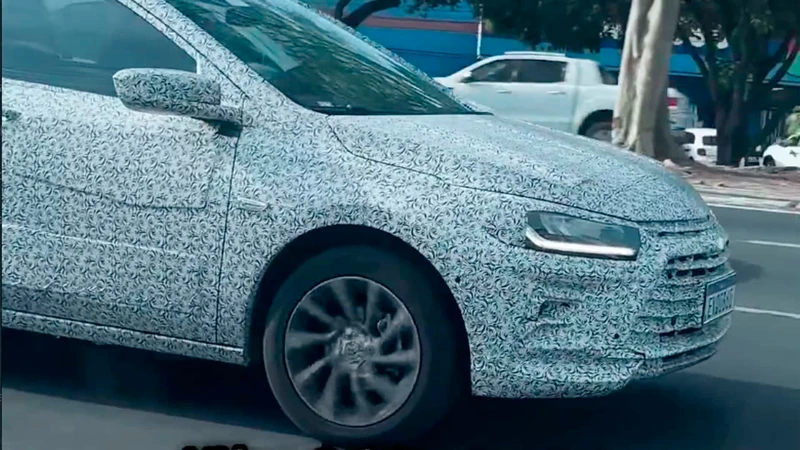 La renovación de los Chevrolet Onix se esconde bajo este camuflaje