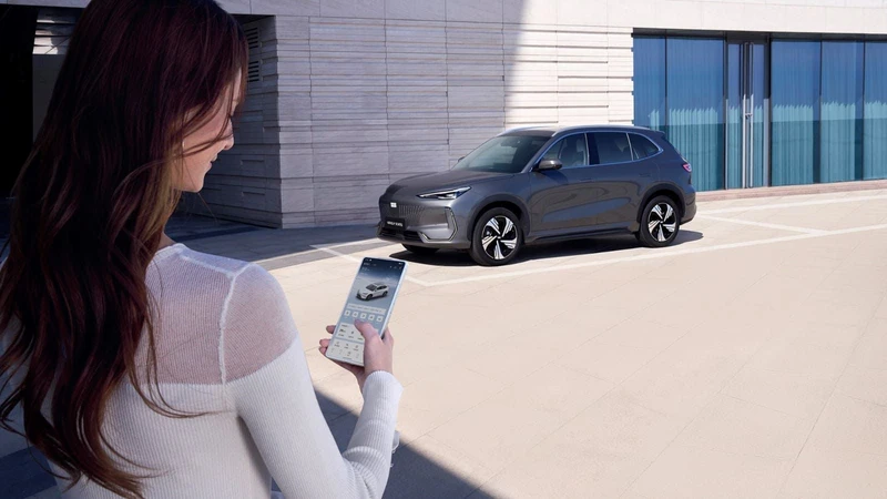Geely ya cuenta en Chile con una App que permite controlar el auto desde el celular