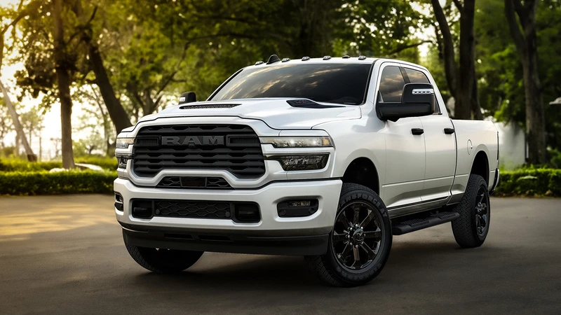 RAM 2500 Warlock y Black Express: hasta 1,,075 lb-pie de par para que nada te detenga en el trabajo