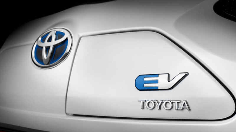 Toyota trabaja para vender autos eléctricos más baratos