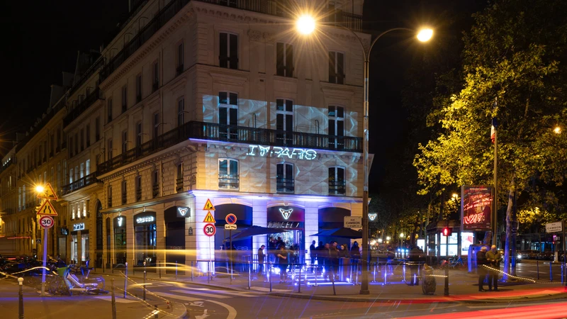 Cupra abre City Garage en París, Francia