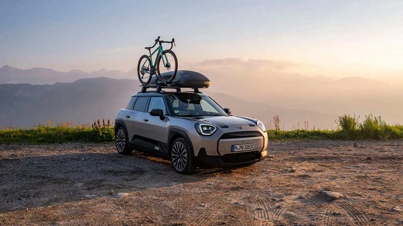 Mini Aceman E amplía su versatilidad con accesorios para cualquier aventura eléctrica
