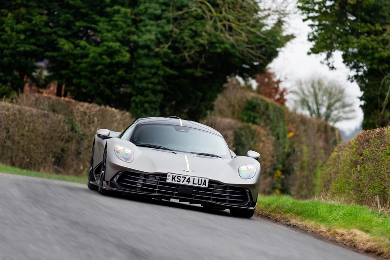 El hiperdeportivo Aston Martin Valhalla inicia sus últimas pruebas antes de pasar a producción