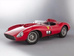 Este Ferrari 335 Sport Scaglietti 1957 fue subastado en $35.7 millones de dólares