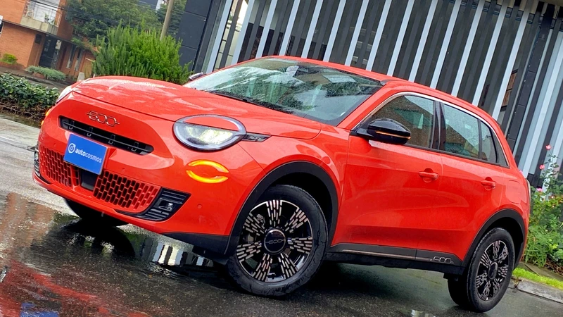 Fiat 600 Híbrido a prueba en Colombia: diseño retro, tecnología MHEV y mucho estilo