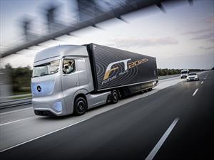 Mercedes-Benz Future Truck 2025 Concept es un trailer de conducción autónoma