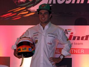 Checo Pérez visita México, tras conseguir un podio en el GP de Bahrein