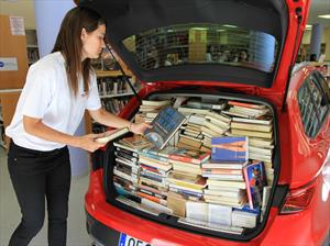 ¿Cuántos libros caben en el maletero de un hatchback?