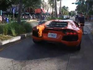 Un Lamborghini Aventador se incendia en Miami 