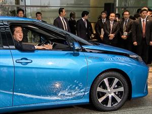 El Primer Ministro de Japón tiene el primer Toyota Mirai