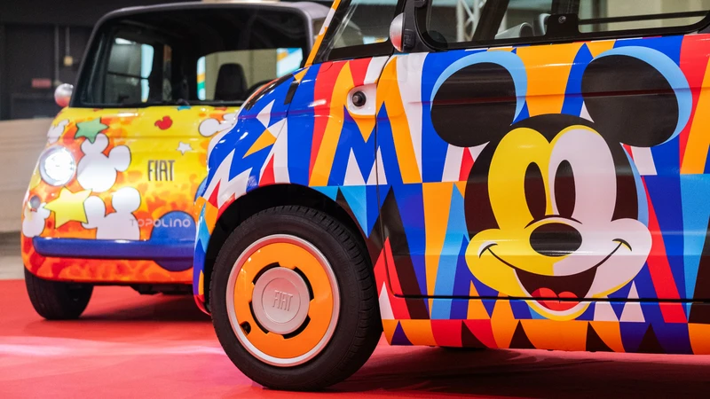 FIAT rinde homenaje al centenario de Mickey Mouse