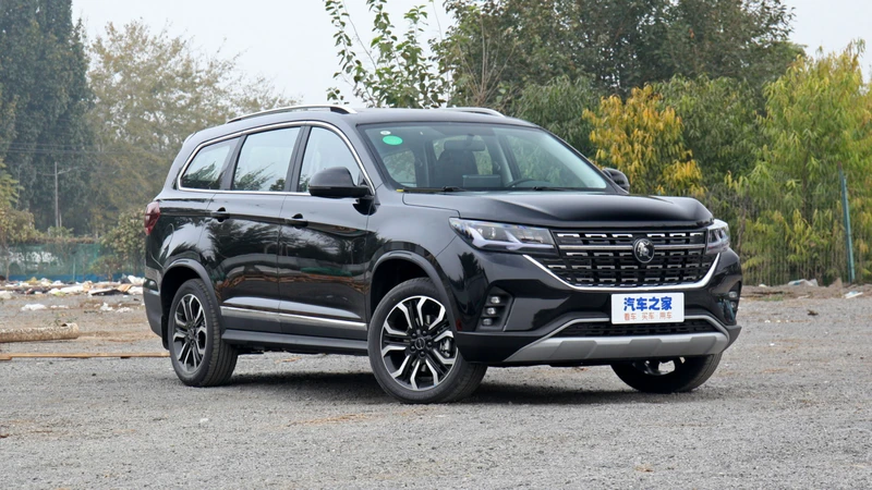 Dongfeng suma un nuevo SUV en la familia T5