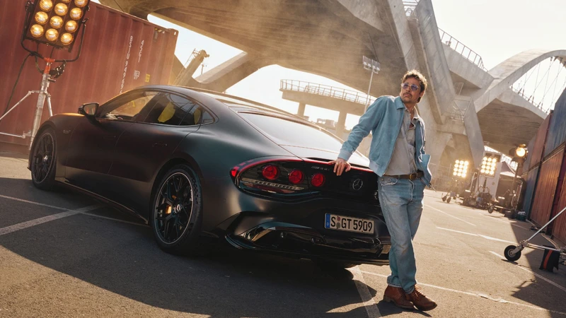 Mercedes-AMG GT Coupé elige a Brad Pitt como protagonista de su campaña 'Too hard to resist'