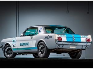 Goodwood 2018: Ford Mustang 1965 "autónomo", pasó raspando