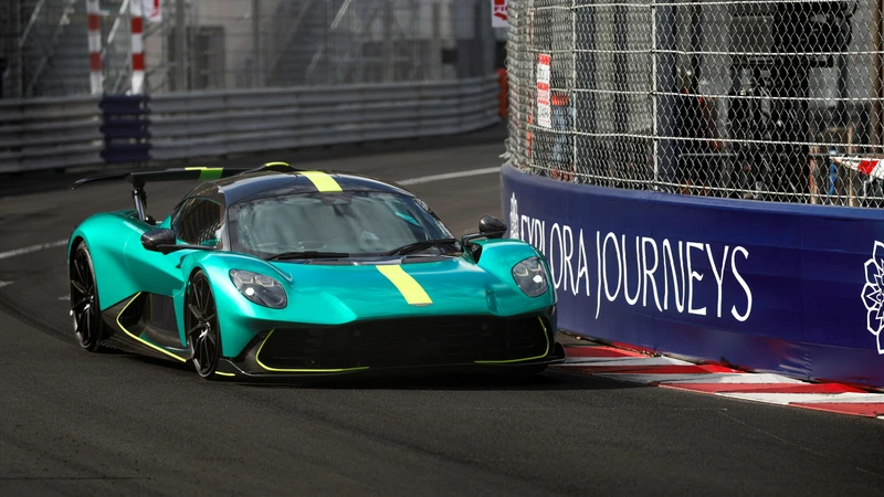 El Aston Martin Valhalla se luce en el Circuito de Mónaco