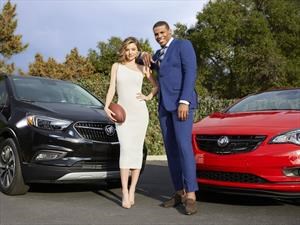 Miranda Kerr y Cam Newton son los embajadores de Buick para el Super Bowl LI