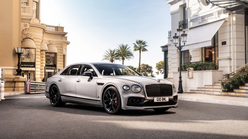 Bentley Flying Spur S 2023, toque de deportividad extra para el lujoso sedán