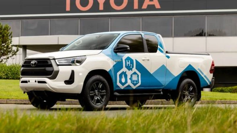 Toyota Hilux a hidrógeno comienza a prestar servicio