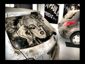 Obras de arte sobre el polvo de los autos