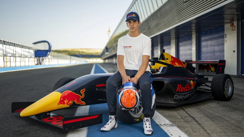 Ernesto Rivera, el nuevo piloto mexicano en Red Bull Racing