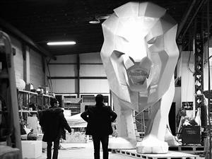 Gigante escultura de un león será parte del stand de Peugeot 