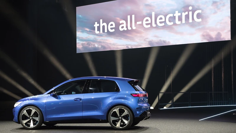 Volkswagen defiende los autos eléctricos pero marcas del grupo quieren combustibles sintéticos