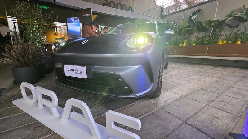 GWM ya comercializa en Chile su nuevo ORA 5 EV en versión única