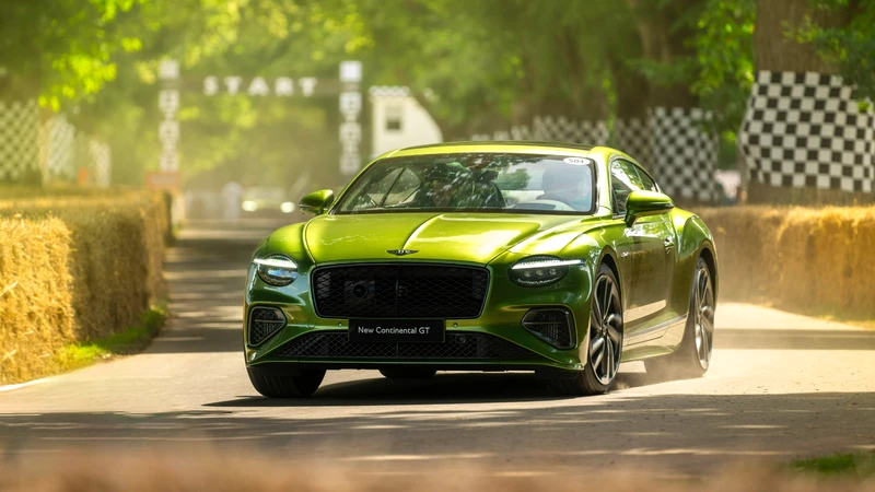 Goodwood 2024: Bentley Continental GT Speed partiendo plaza