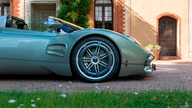 Pirelli y Pagani muestran el futuro de los neumáticos inteligentes con Cyber Tyre