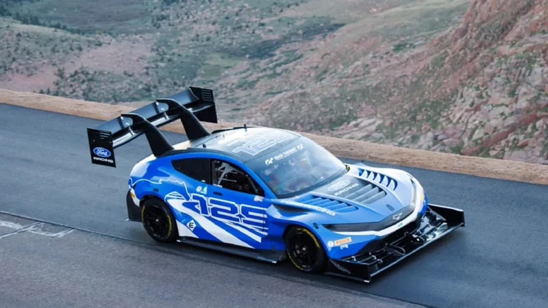 Ford Super Mustang Mach-E conquista Pikes Peak 2026