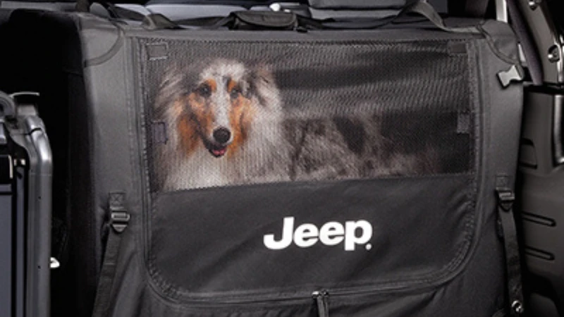 Mopar lanza en México línea de accesorios para transportar mascotas de forma segura