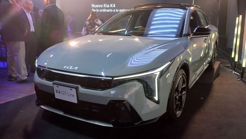 Kia K4 2025 confirma su llegada a México, estos son los precios y versiones de este sedán compacto