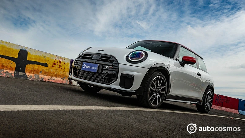 Test Drive MINI Cooper S 2025, un pocket rocket que se volvió demasiado digital