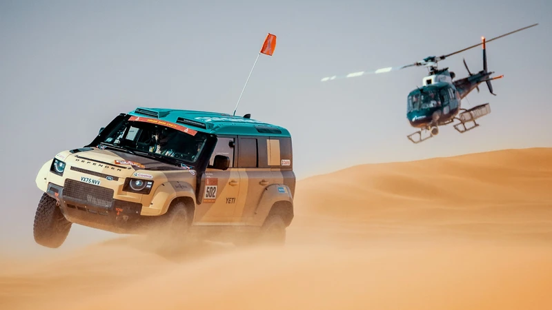 Land Rover Defender D7X-R del Dakar 2025: ¿una versión de calle en camino?