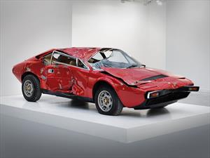 ¿Arte? Una Ferrari Dino 308 GT4 chocada es vendida en USD 250.000