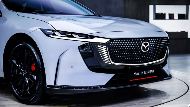 Mazda presentó una versión deportiva de su nuevo EZ6 en China