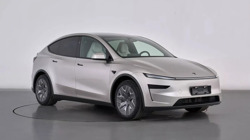 Tesla Model Y L 2026: tres filas de asientos, pero para seis pasajeros, más poder y autonomía