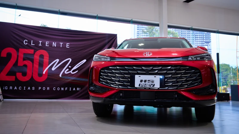 MG celebra 250,000 clientes en México