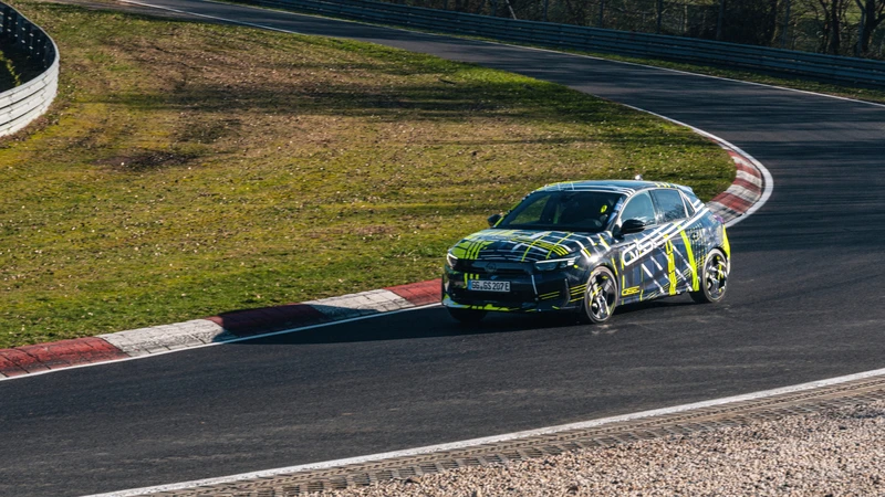 Opel Corsa GSE eléctrico se pule en Nürburgring antes de su debut en París