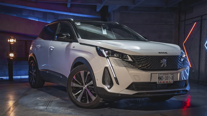 Peugeot 3008 2025, a prueba: va de salida, pero sigue dando clases de ergonomía, diseño y manejo