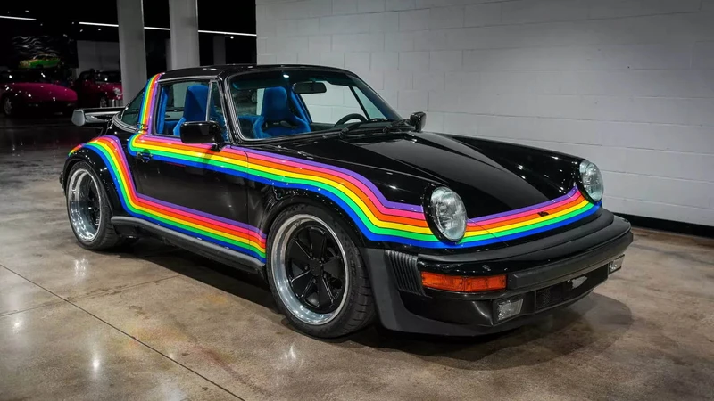 Vuelve un clásico de los 70: El Porsche 911 Rainbow regresa y ahora es híbrido