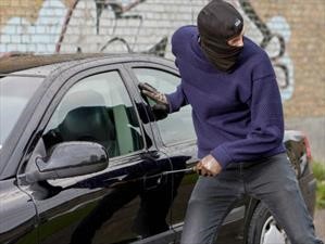Ladrón roba automóvil y arrepentido, lo devuelve tres días después 