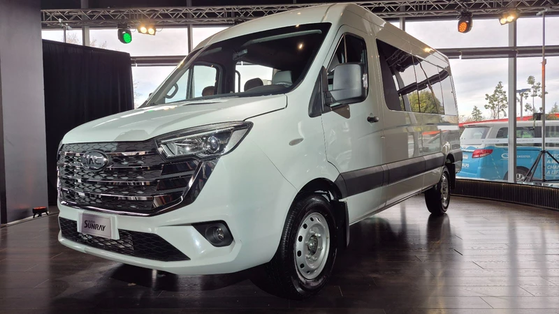 JAC lanza en Chile su renovado Sunray de pasajeros en cinco versiones