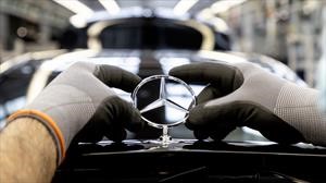 Mercedes-Benz regresa paulatinamente a producir autos