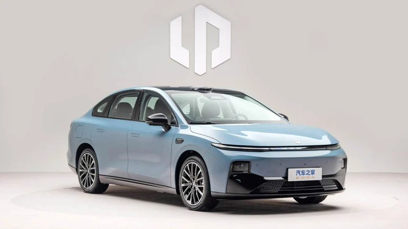 Shanghai 2025: el Leapmotor B01 apunta al corazón de Tesla