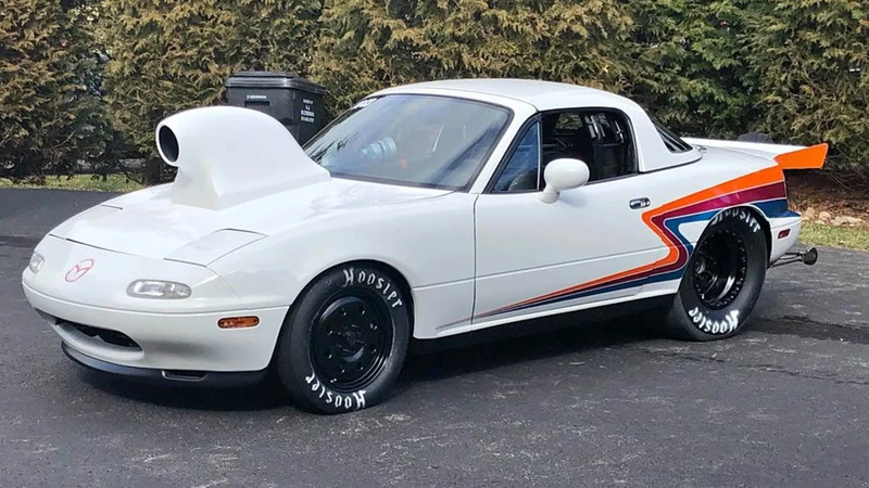 Este Mazda MX-5 es un mini dragster de más de 800 hp