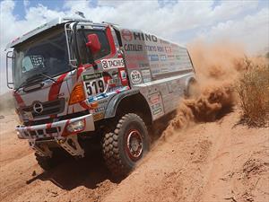 Hino calienta motores para el Dakar 2017