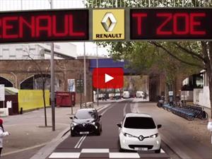 Dos Renault Zoe corren en un Scalextric gigante por Londres
