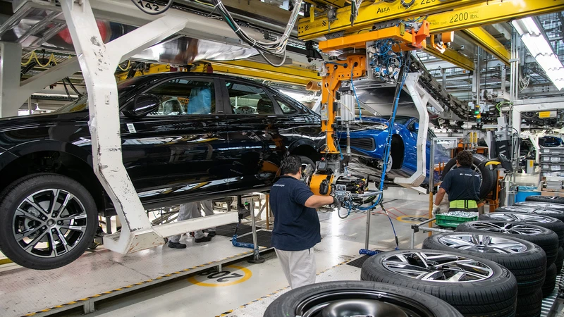 Volkswagen prepara más despidos y un drástico recorte de modelos rumbo a 2030